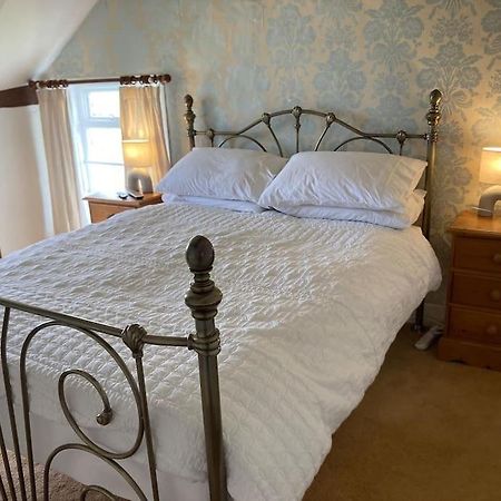 Bryntirion Farmhouse Rooms Llanfair Caereinion Eksteriør bilde