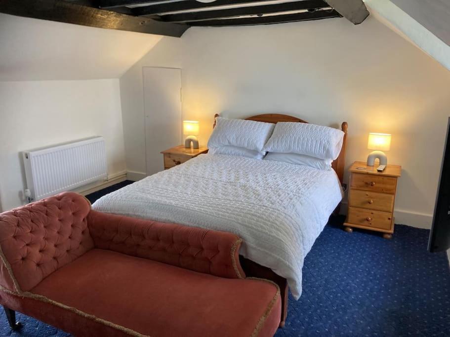 Bryntirion Farmhouse Rooms Llanfair Caereinion Eksteriør bilde
